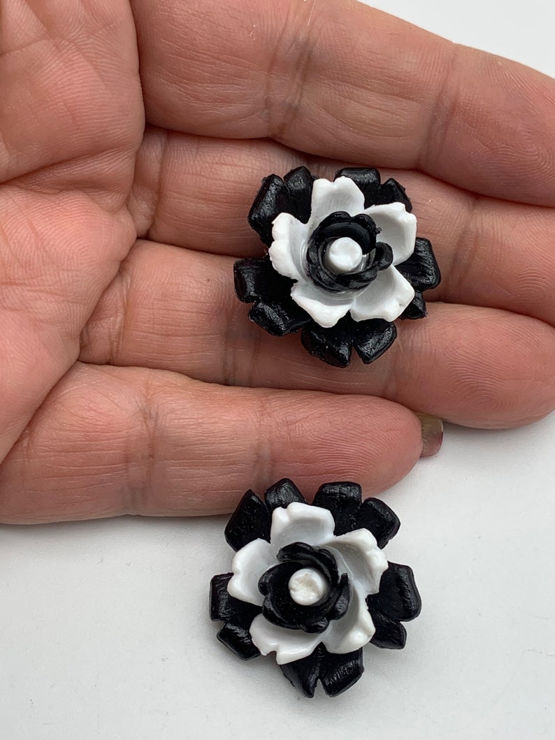 Fantastic Earrings 1960s original 3D flowers in black and white clips Earrings very glam Art.321/3 image 6