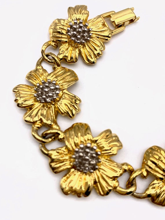 Vintage 1960 flowers link bracelet - many daisies… - image 9