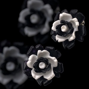 Fantastic Earrings 1960s original 3D flowers in black and white clips Earrings very glam Art.321/3 image 2