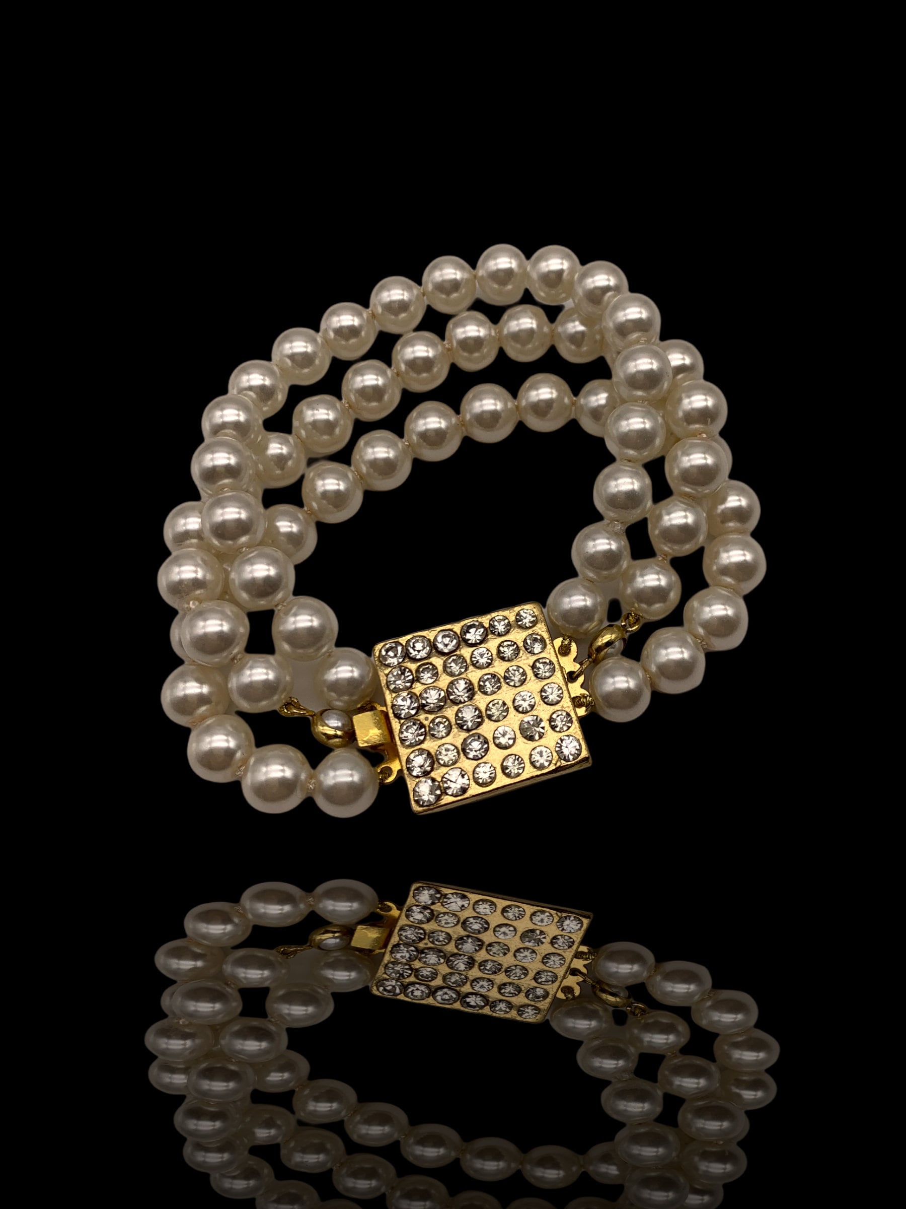 1960s Vintage 3 Strand Faux Pearl Bracelet, High Quality - Amazing 
