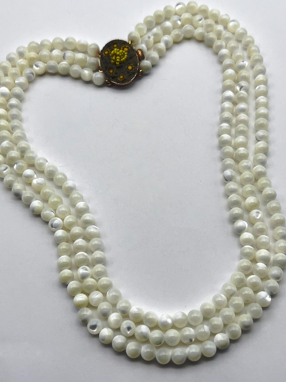 1950s Exquisite Mother of Pearl  (MOP) Three stra… - image 3