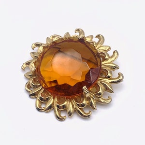 1950 flower/sun figural Brooch large faceted crystal amber in a gold open petals frame unsigned Sphinx vintage quality Art.679/4 image 4