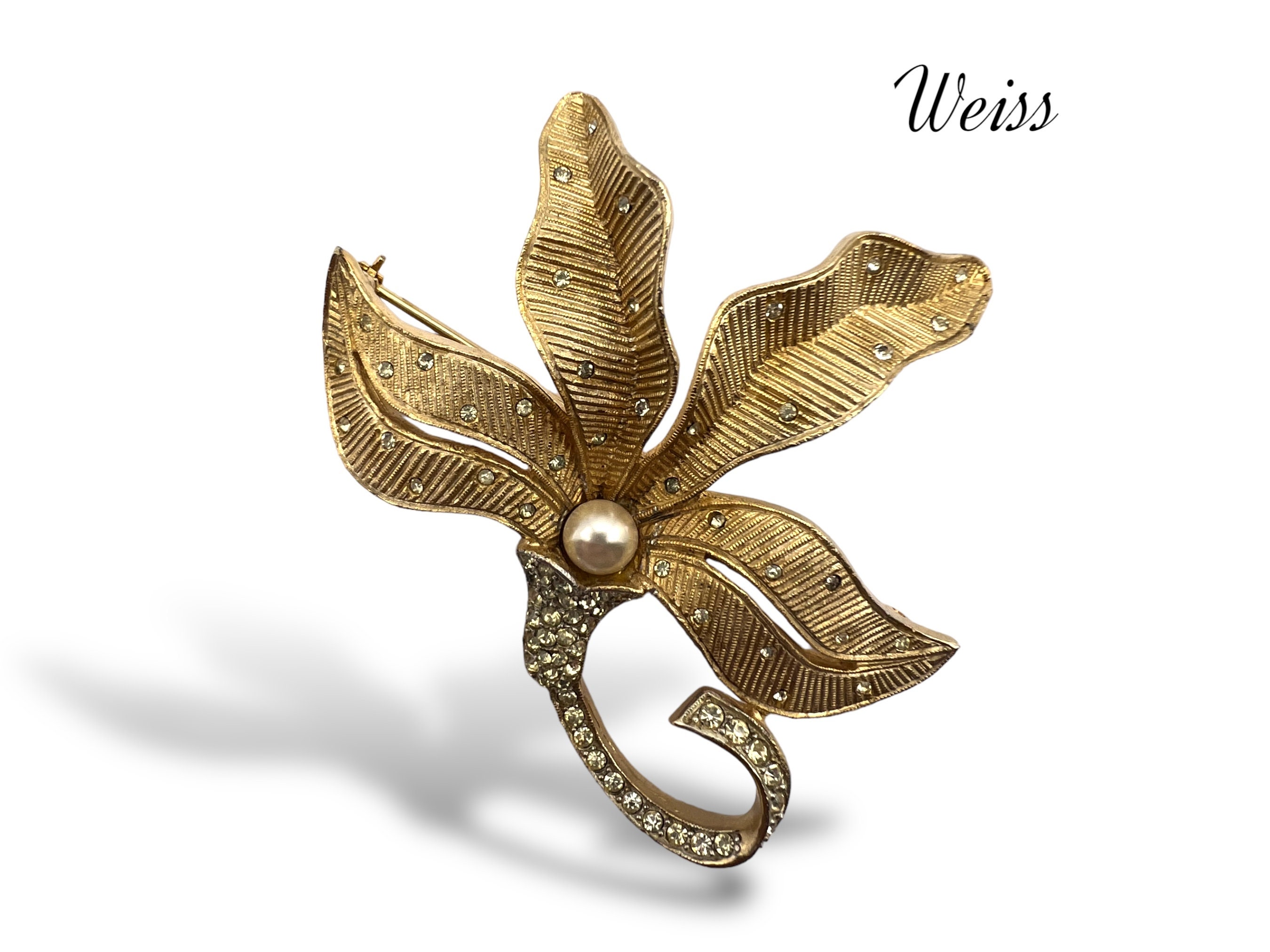 Rare Weiss Orchid flower w/clear rhinestones, pearl on gold tone plating-Extreme gracefulness for this real-looking brooch- art.901/6