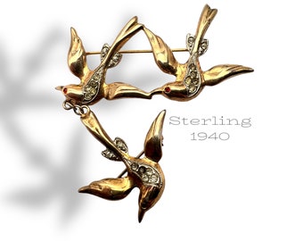 1940 Victorian-inspired brooch w/flight of swallows in Sterling vermeil and clear rhinestones - collectible figurative jewelry - Art.134/7