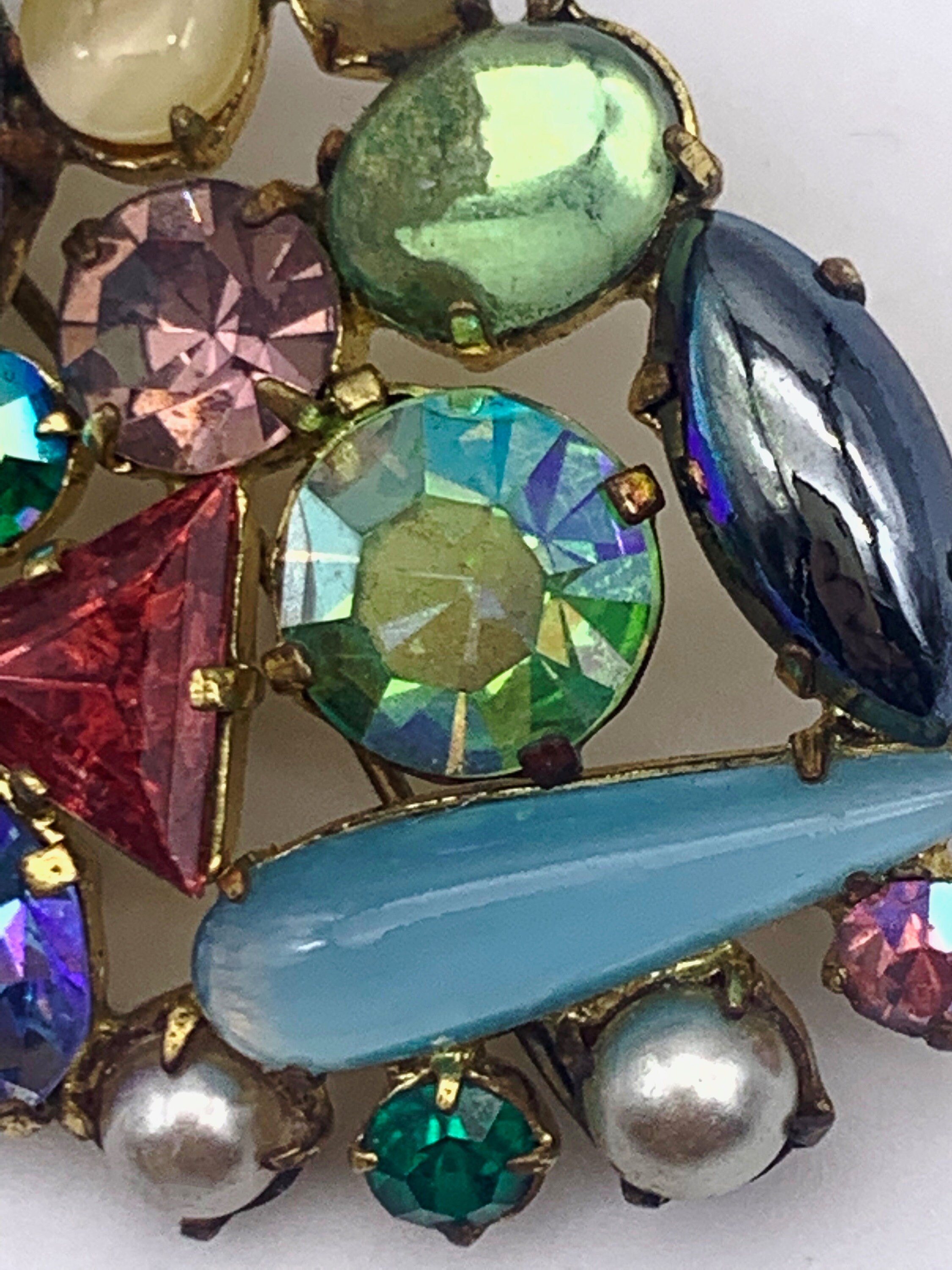 1950s Gaudy Glass Stones Oval Brooch - Many Stones in Many