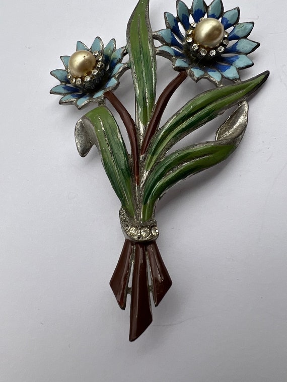 40 年代のエナメル加工、署名なしの CORO ダブル フラワー ブローチ