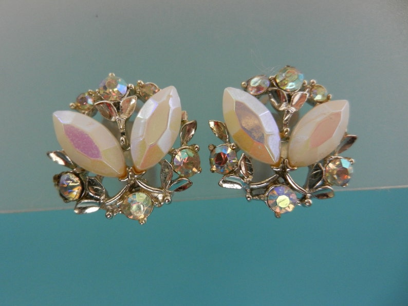 Late 1950 © B.S.K. white chalk aurora borealis marquise rhinestones silver leaves clip Earrings Designer Signed White Colors.Art.639/4 image 10