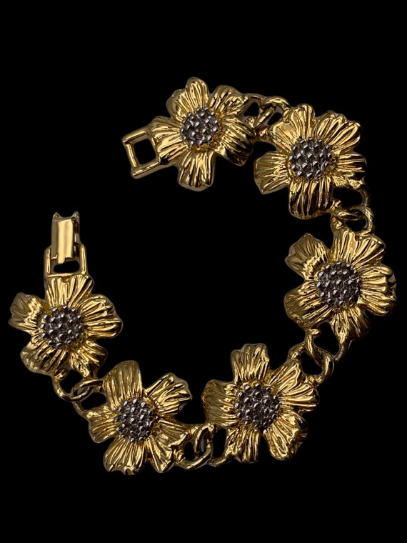 Vintage 1960 flowers link bracelet - many daisies… - image 2