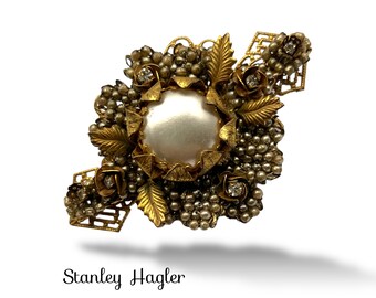 スタンレー ハグラーのパール、カボション、ラインストーンのブローチ