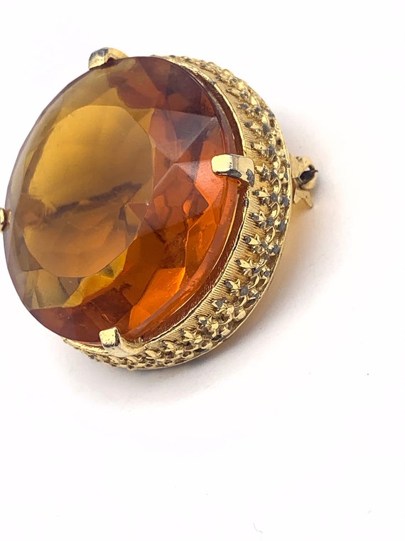 Alluring  SPHINX of England brooch  w/honey amber… - image 2