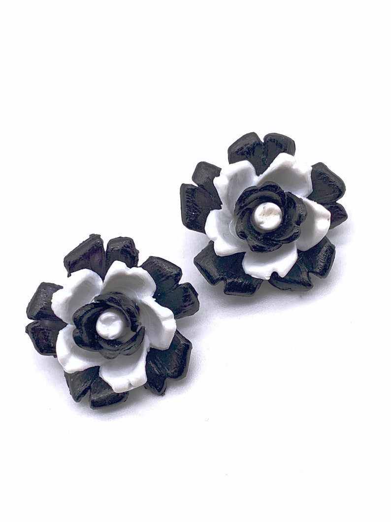 Fantastic Earrings 1960s original 3D flowers in black and white clips Earrings very glam Art.321/3 image 9