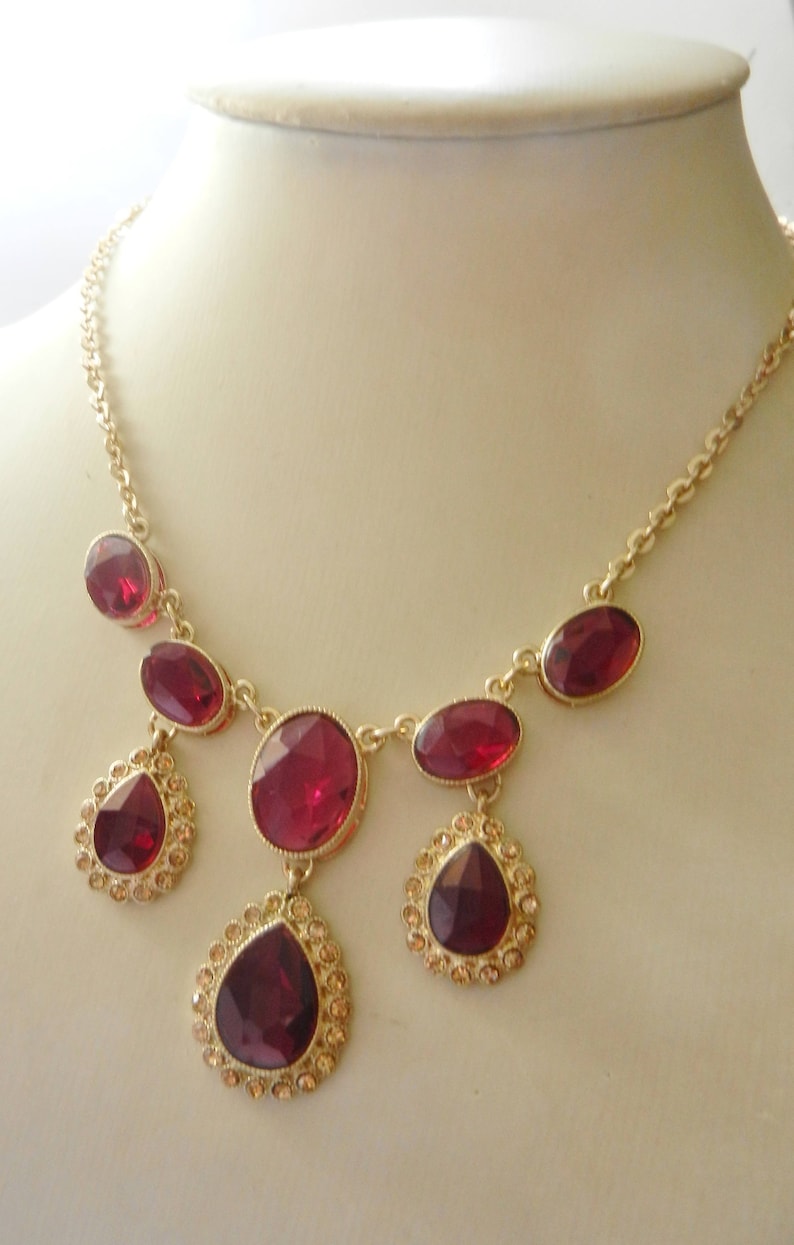Stunning Modern Trifari red drop necklace - Art.2804 lovely bib necklace by a glamorous style so chic