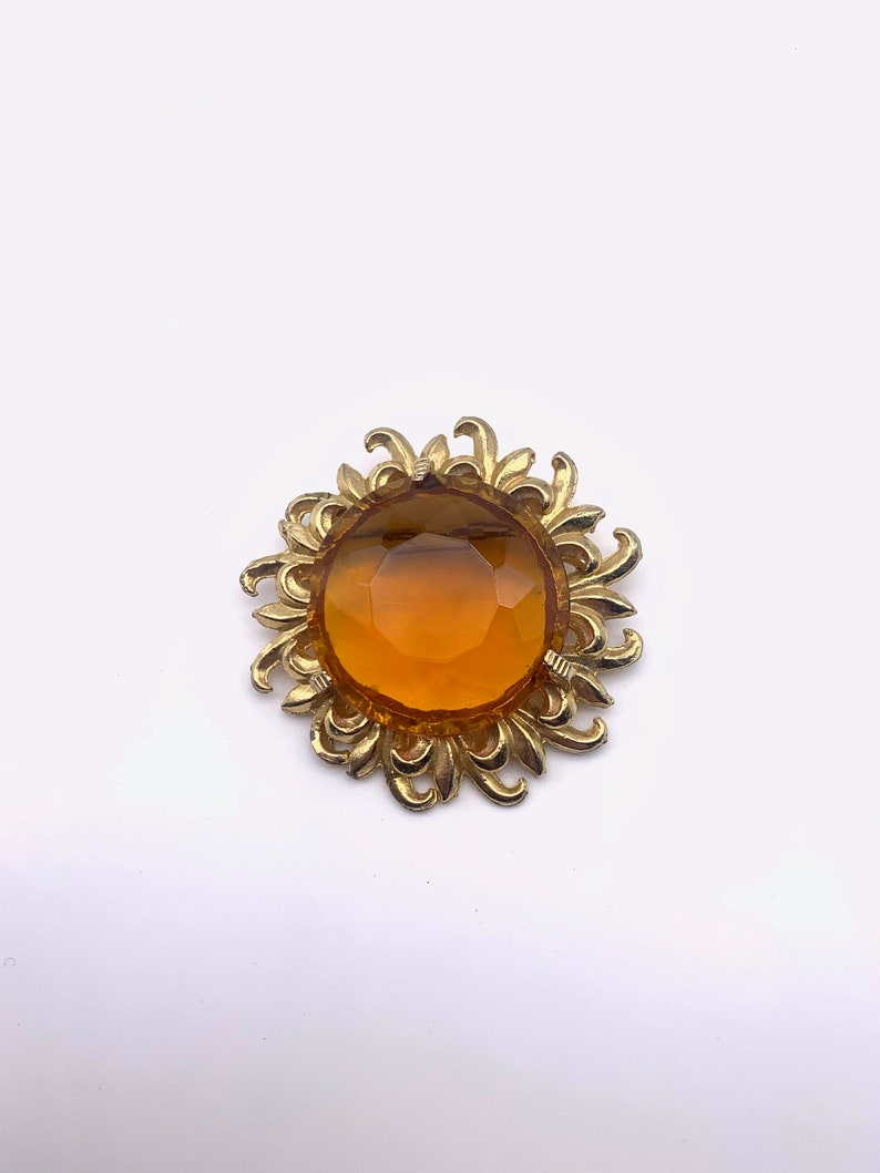 1950 flower/sun figural Brooch large faceted crystal amber in a gold open petals frame unsigned Sphinx vintage quality Art.679/4 image 8