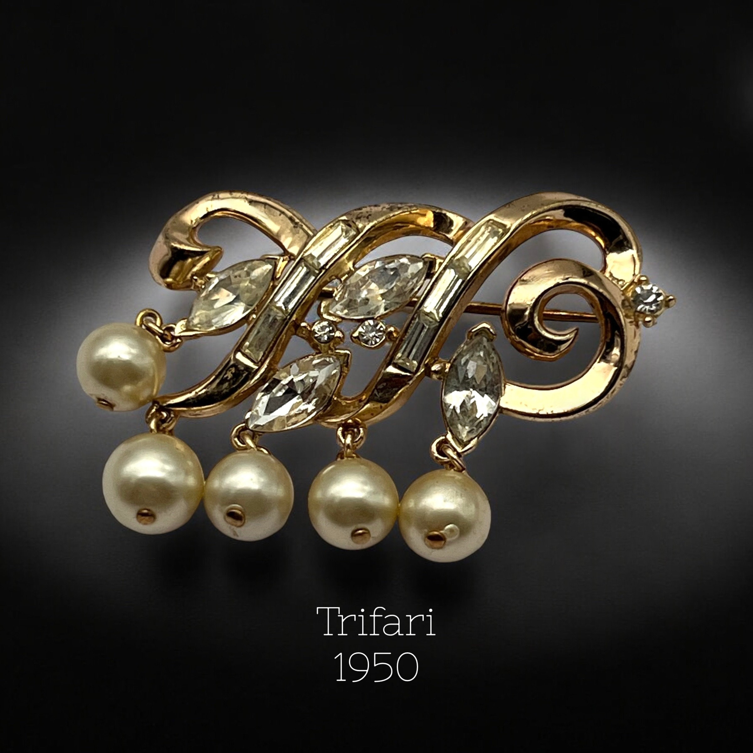Trifari brooch - Etsy 日本