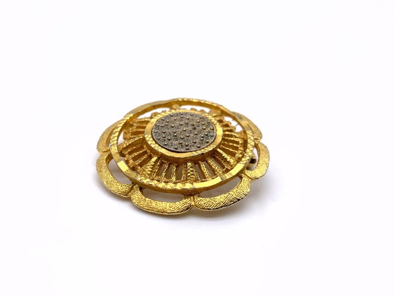 1950 Sphinx flower brooch - refined beauty of gol… - image 10