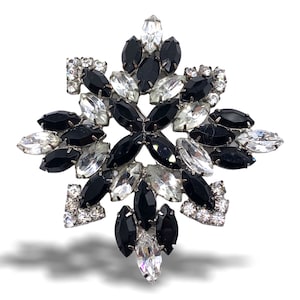 Black & White flower or star Figural Pin - large shape coverded by brilliant navettes prong set on silver rhodium tone - Art.243/6