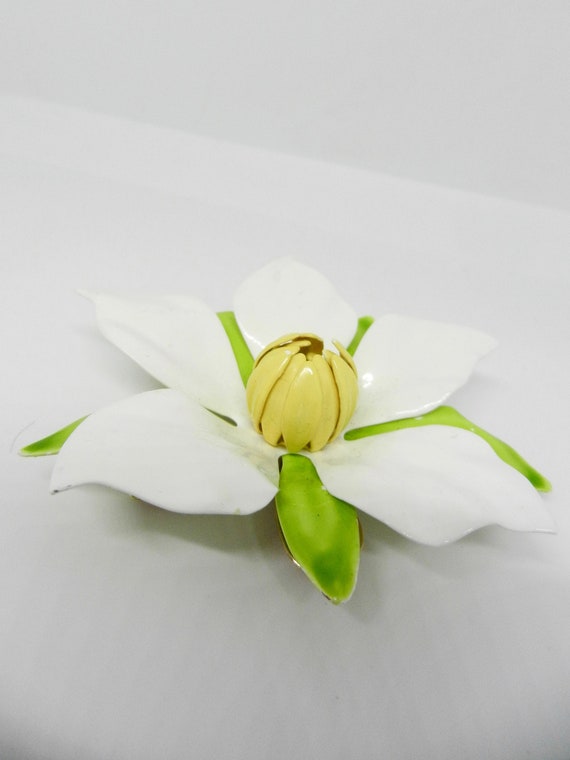 Flower Power White, Yellow & Green Flower Brooch … - image 9