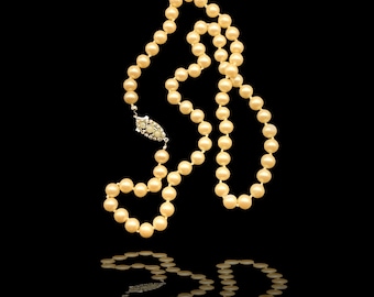 Lovely 1950s  Pearl Hand Knotted Single Princess Strand 25" Necklace - Refined jeweled clasp - art.322/5