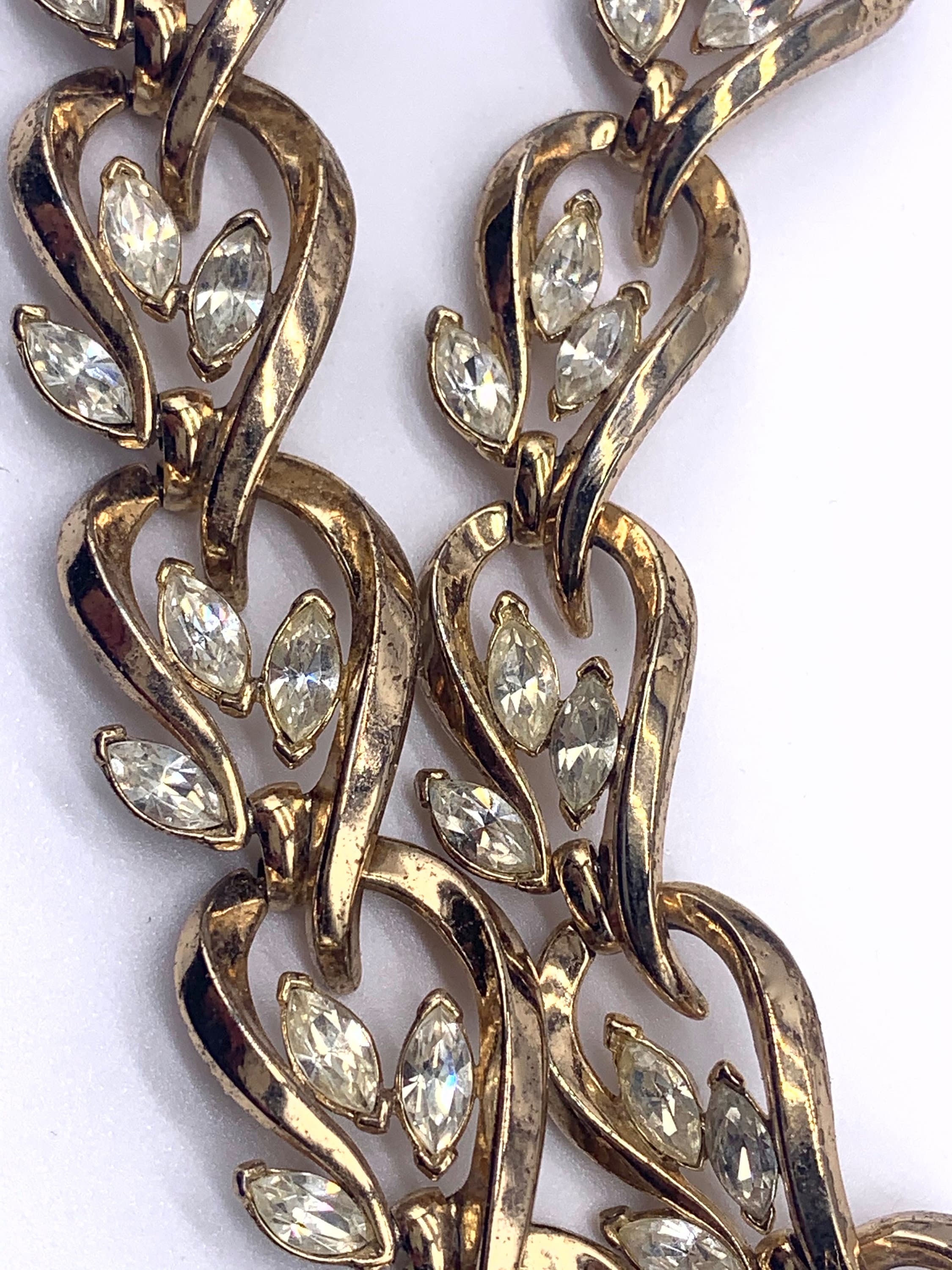 Vintage Trifari Rhinestone Jewelry Set: Gold Trifanium Necklace