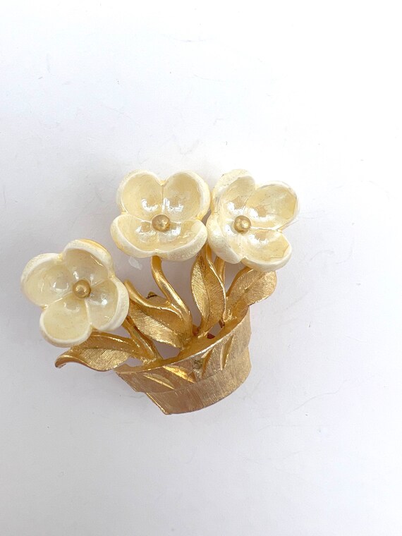 Most Graceful Mamselle vase with Flowers brooch -… - image 10