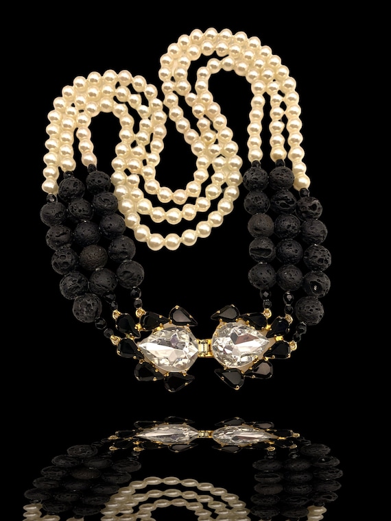 Amazing three-strand necklace simulated pearls and