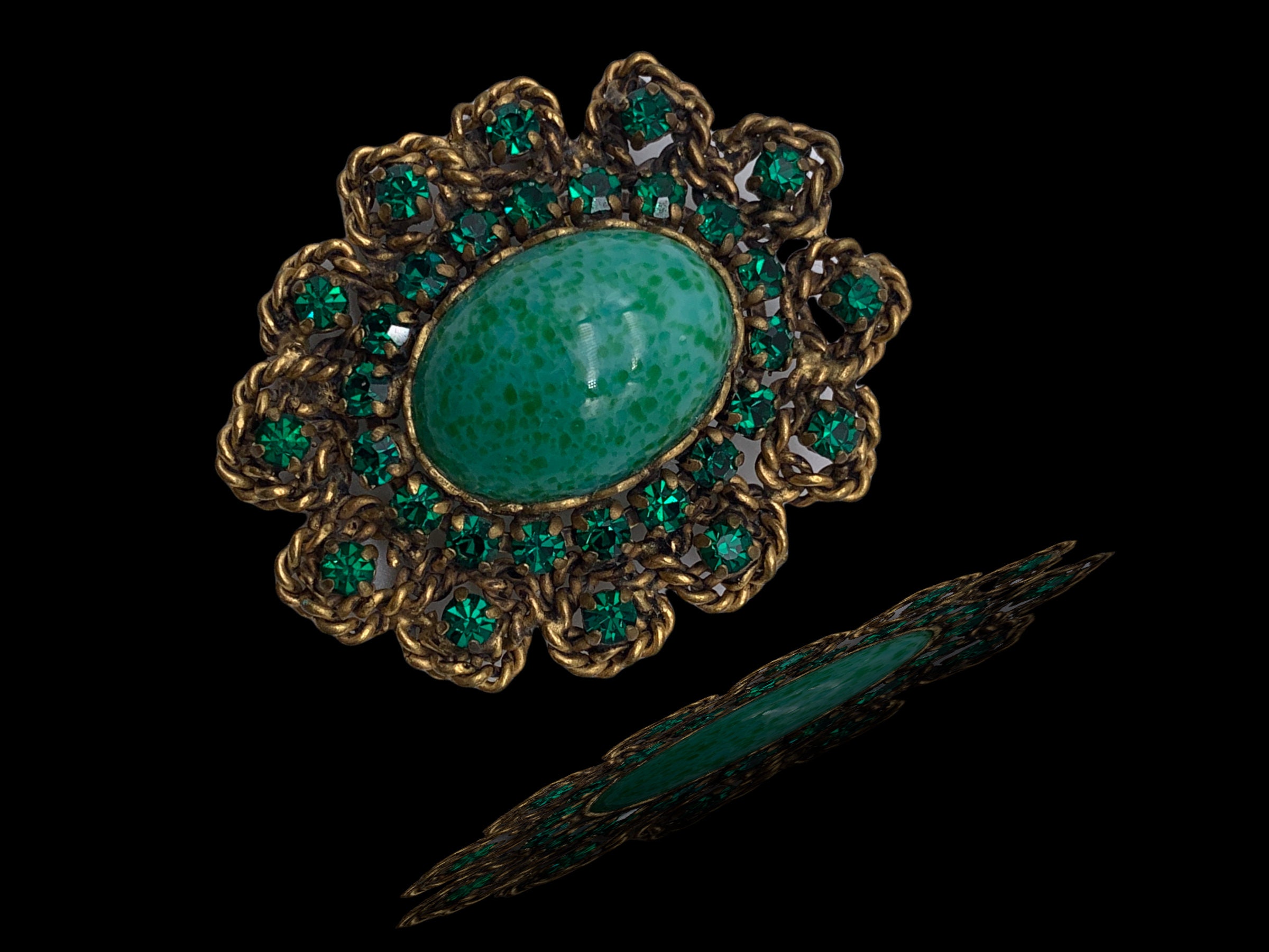 Exquisite Vintage 1940s Magnificent Green Peking Glass Oval
