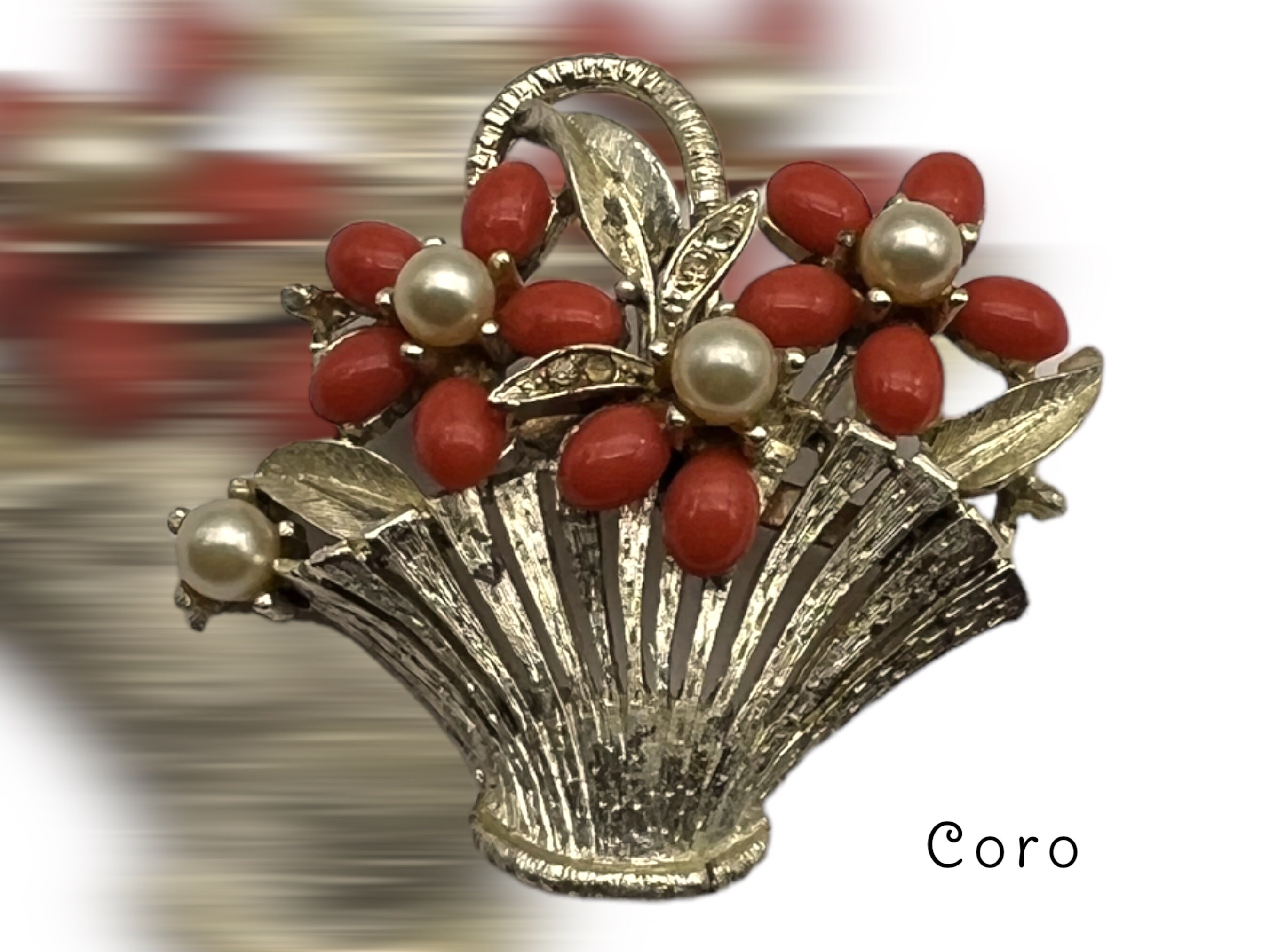 珊瑚の花かごブローチ Carolee☆花かごのブローチ☆ハロッズにて購入 【公式通販】 アクセサリー