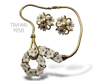 Trifari 1951 Pat Pend 162074 A. Philippe rhinestones Molded Glass necklace married with flower cluster Trifari earrings - Art.895/6