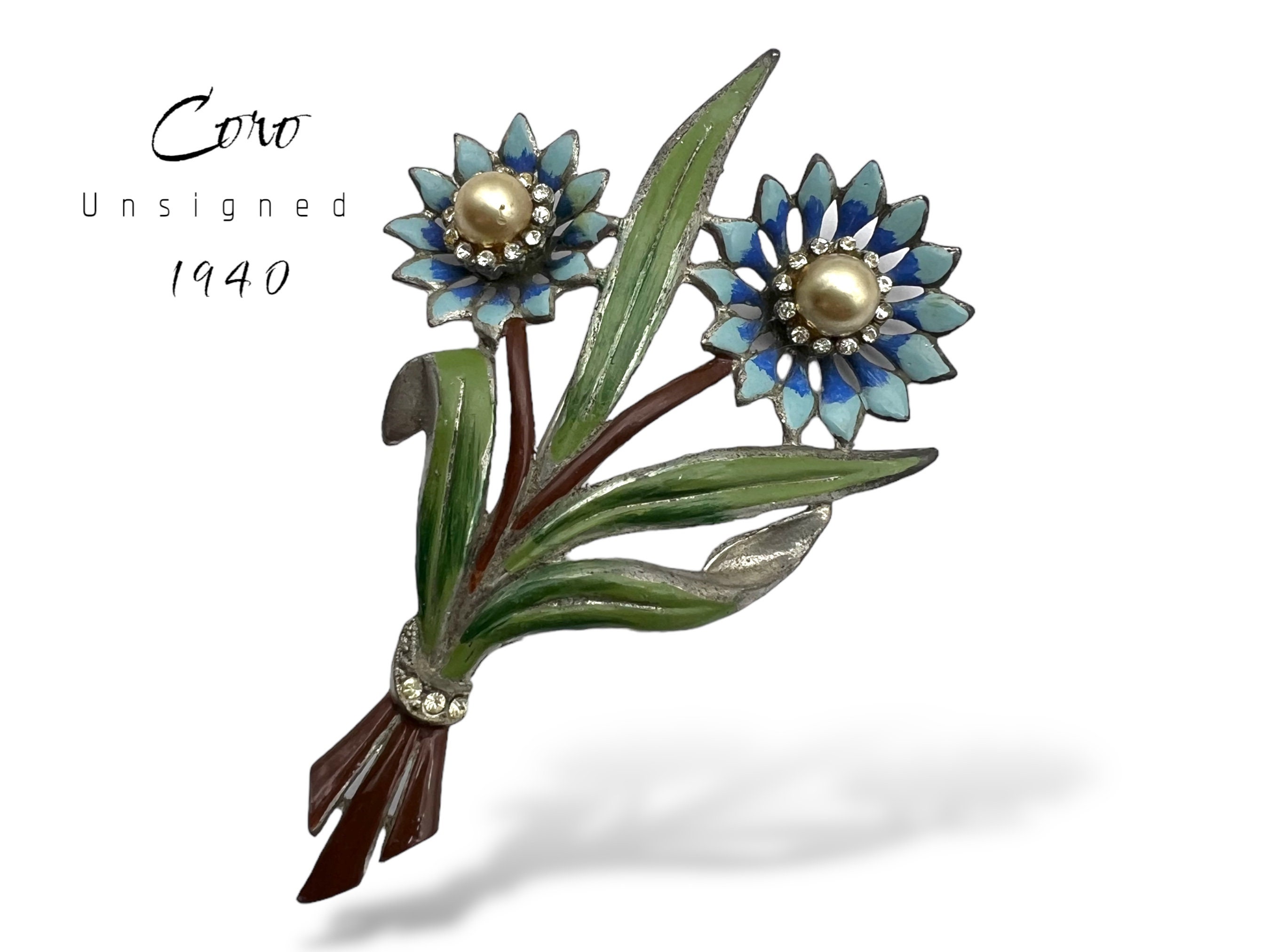 40 年代のエナメル加工、署名なしの CORO ダブル フラワー ブローチ