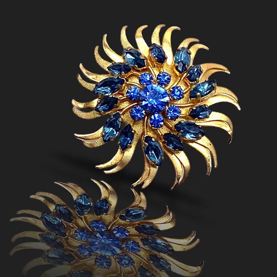 1950s Lovely Long BLUE Crystal glass bead dangle Vintage Brooch