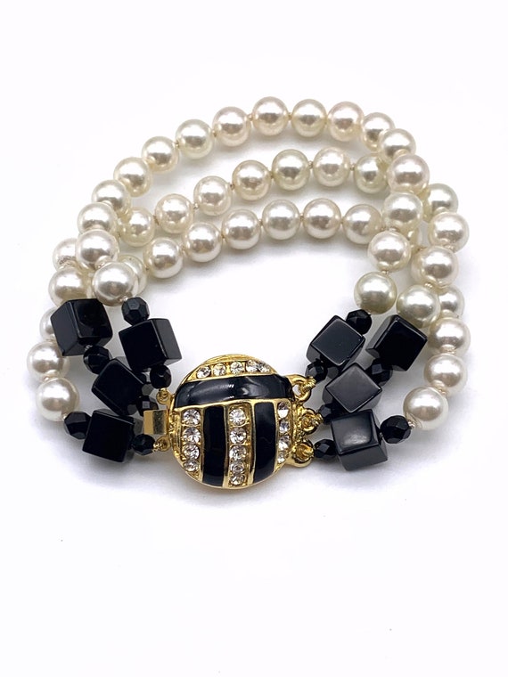 1970s three-strand simulated pearls and  black gl… - image 4