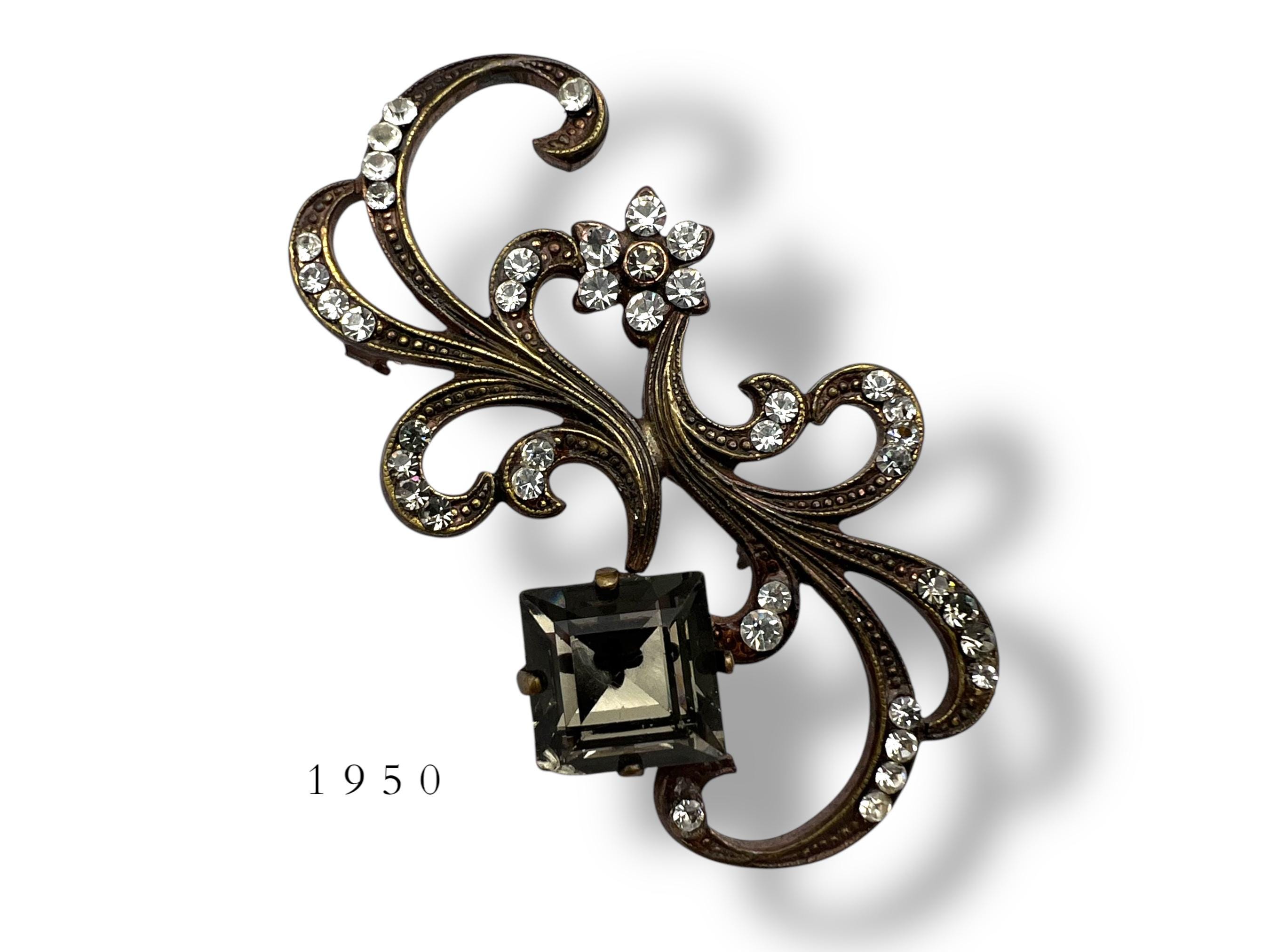 フランス　ヴィンテージ 銀張りのライトストーンと黒色石のブローチ　長期保存 フランス ヴィンテージ 銀張りのライトストーンと黒色石のブローチ