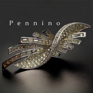 50/60 Vintage Pennino Brosche, rhodiniertes Metall mit klaren Strasssteinen und Baguettes in einem schönen Diamante-Look – Art. 111/7
