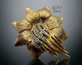 Adorable Ledo flower rhinestone brooch with sparkling Crystals and brushed gold plated- Classy style jewellery - Art.47/7