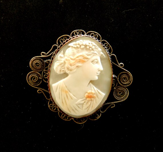 1940s Splendid and Ancient Italian Cameo Brooch - Genuine Shell
