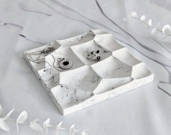 Decorative tray Catch all tray Ring dish Ring holder Minimalist tray Jewelry organizer Jewelry display Jewelry tray Small jewelry dish