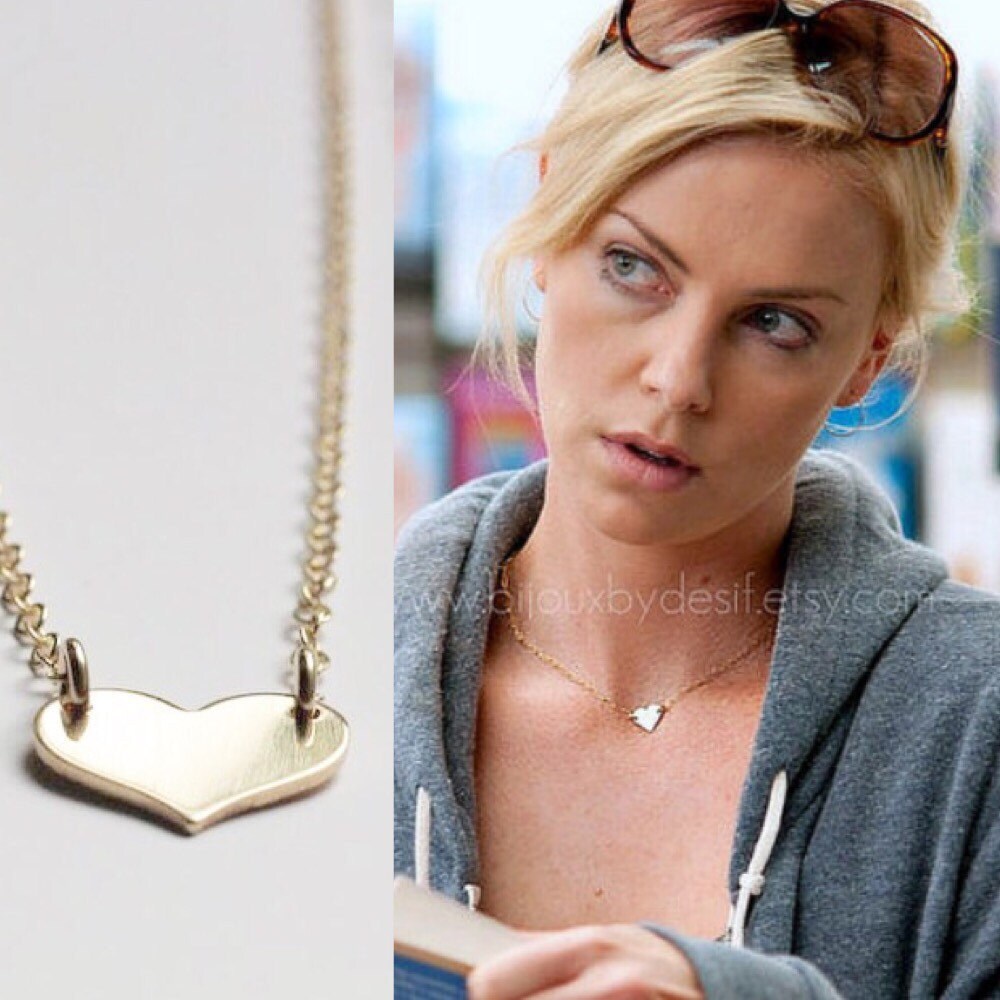 Gold necklace celebrities wear discount