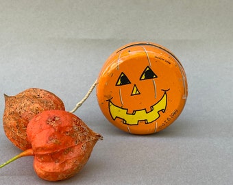 Vintage Halloween Jack o Lantern Yo-yo. Vintage Halloween .  Collectible .