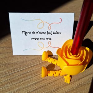 Rose Articulée 3D - Porte-Crayon Original Cadeau Maîtresse, Cadeau Atsem, cadeau nounou, cadeau Maman. Message et couleur personnalisés