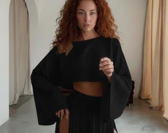 Conjunto de dos piezas de algodón orgánico: top corto bohemio y falda larga con abertura