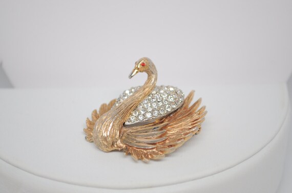 Vintage Signed HAR Gold Tone and Rhinestone Swan B