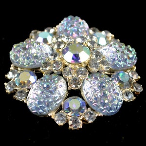 Vintage signiert H. Pomerantz von NY Blau Geformtes Glas & Gletscherblaue Strass Brosche