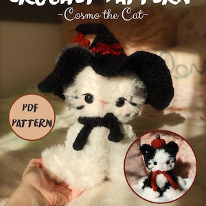 Peut inclure: Un modèle au crochet intitulé CROCHET PATTERN ~Cosmo the Cat~ montrant un chat en peluche blanc portant un chapeau de sorcière noir avec un nœud rouge et une écharpe noire. Un encart circulaire montre un chat noir et blanc. Texte : PDF PATTERN.
