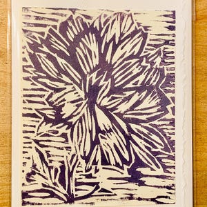 Cartão de felicitações impresso à mão em xilogravura ~ Daphne roxa