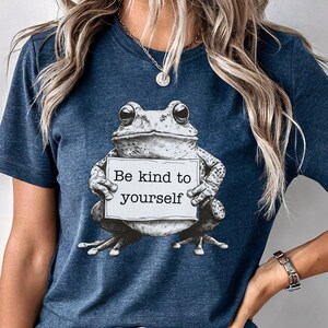 T-shirt d&#39;entretien ménager Grenouille, respectueux de vous-même ; Chemise grenouille rétro ; Chemise soins personnels grenouille Cottagecore ; Cadeau pour prendre soin de vous ; cadeau pour amoureux des grenouilles ; auto-soulagement