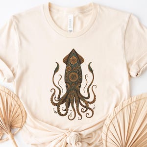 Squid T-Shirt; Squid Biology Shirt; Ocean Inspired Style; Ocean Nature Shirt; Giant Squid Shirt, Marine Biology T shirt, Squid Screen Print