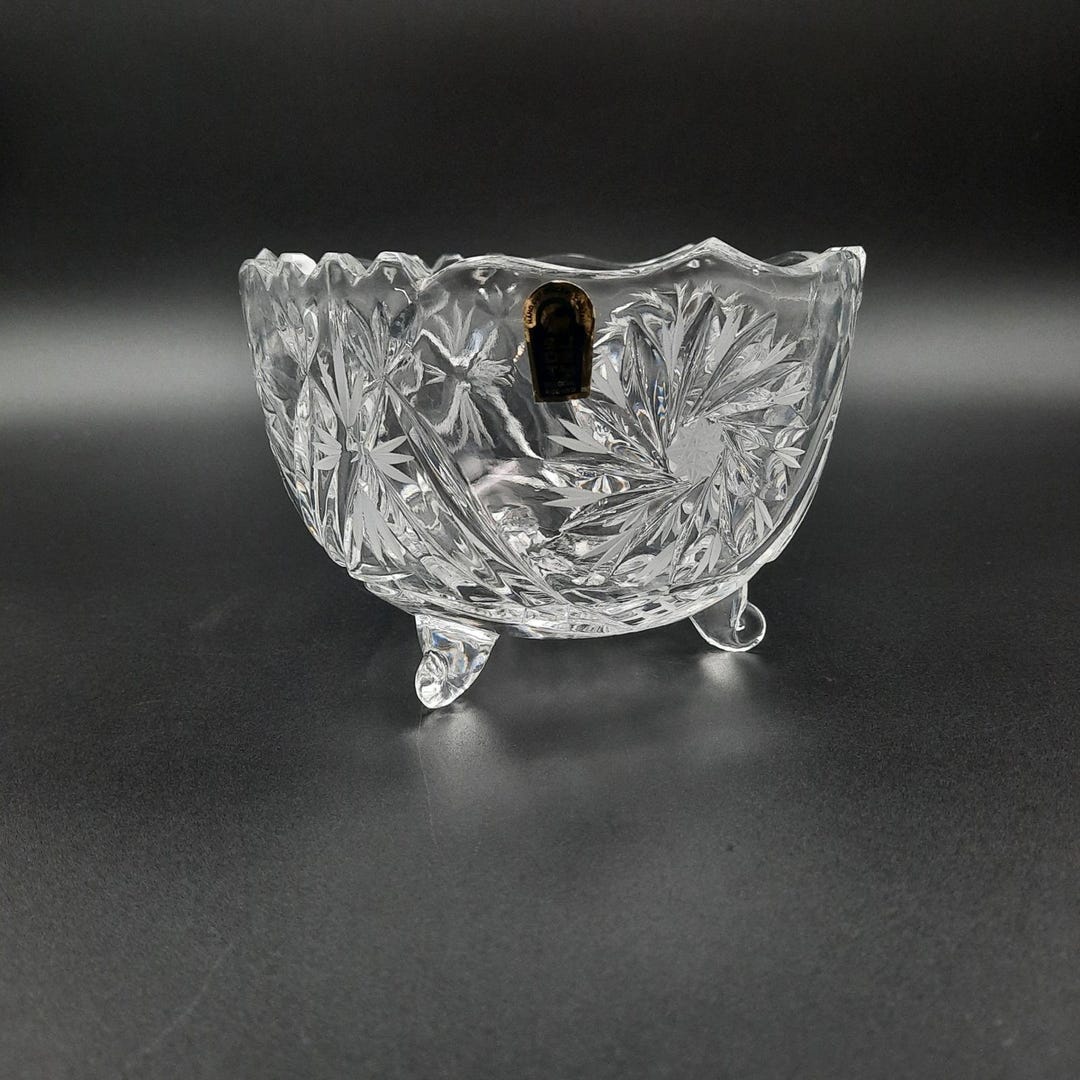 ZARD　クリスタル・ハート ボウル【中古品】 Sudety Poland Hand-cut 24% Lead Crystal Footed Bowl, Starburst