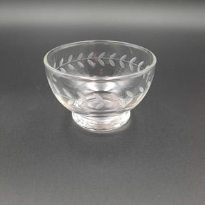Vintage Etched Glass Dessert Bowl with Laurel Leaf Motif – Clear Footed Dish