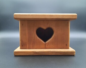 ハートの切り抜き蝶番蓋が付いた素朴な木製記念品箱 - Etsy 日本