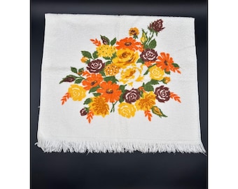 Toalla de mano vintage Penneys de algodón con estampado floral y ramo, color blanco, estilo retro para la cocina.
